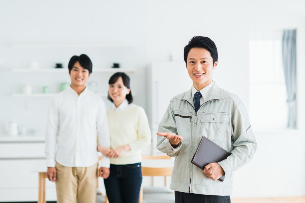 蓄電池の施工業者はどこに依頼する?メリットや業者選びのポイントを解説